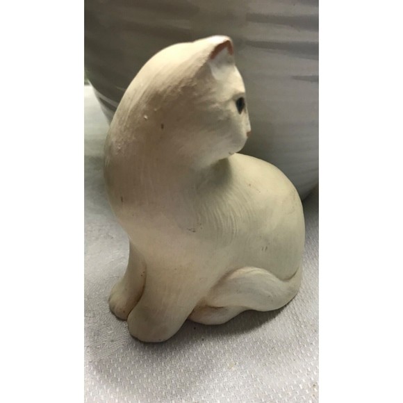 Vintage Artisans White Cat Pottery Figurine 3-1/2" H 1989 Blue Eyes - Picture 5 of 8